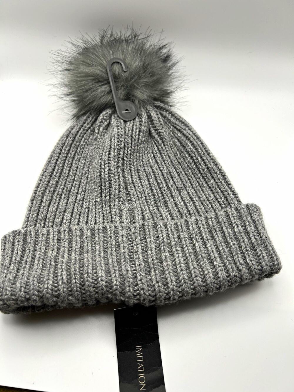 NEW Banana Republic Gray Knit Ribbed Beanie Hat Pom-Pom One Size Women's